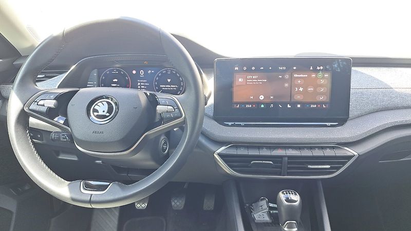 Škoda Octavia (2024) Top Selection 1,5 TSI 110 kW - fotka 5 z 23
