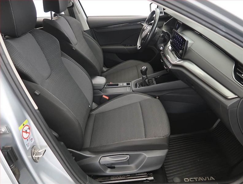 Škoda Octavia (2023) Ambition 2.0 TDI - fotka 9 z 25