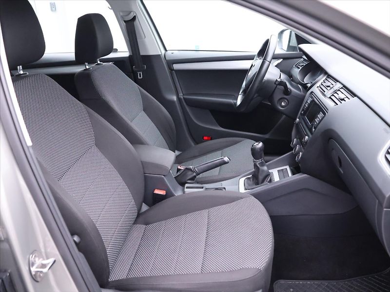 Škoda Octavia 1,6 TDI Ambition Klima Tempoma - fotka 12 z 28