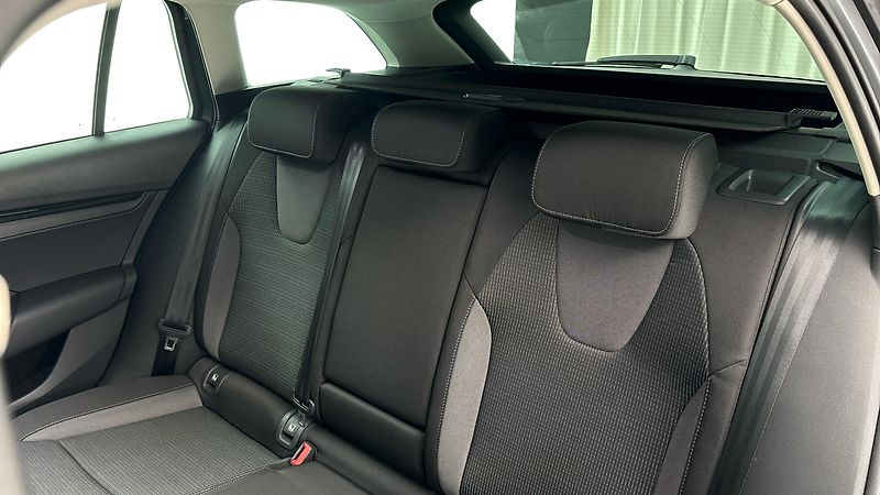 Škoda Octavia 2.0 TDI Ambition Combi - fotka 16 z 27