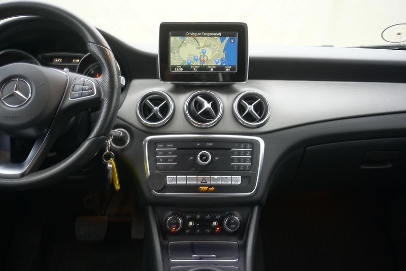Mercedes-Benz CLA (2017) 200 2,2D SHOOTINGBRAKE AUT. - fotka 18 z 24