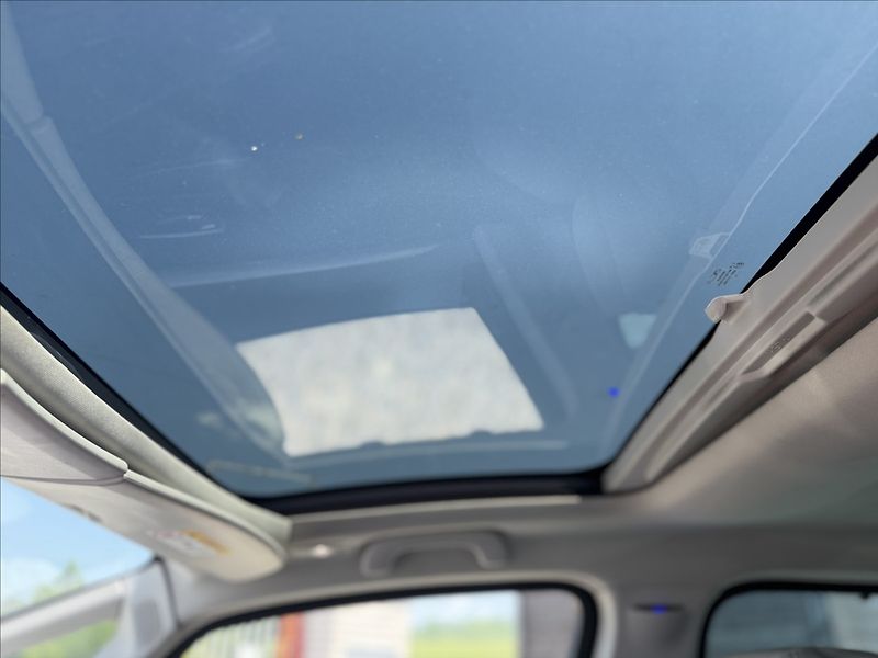 Renault Espace 1,6 147kW a/t INITIALE PARIS - fotka 15 z 31