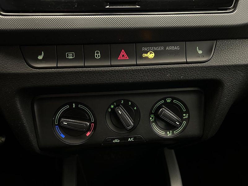 Škoda Fabia 1.0 TSI Active Plus - fotka 11 z 21