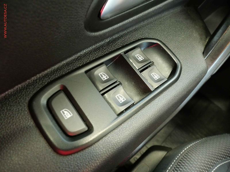Dacia Duster (2021) 1.5dCi 4x4, ČR, AC, TZ, park - fotka 14 z 23