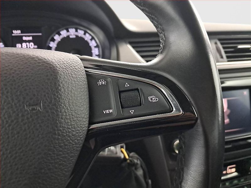 Škoda Rapid (2018) Spaceback 1.0 TSI, Xenony - fotka 17 z 18