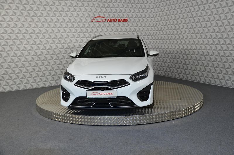 Kia Ceed (2023) SW 1.5TGDI 118 GT Line AT - fotka 2 z 15