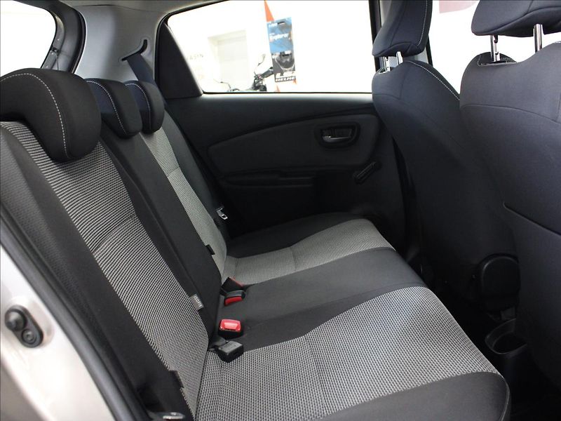 Toyota Yaris 1,5 i Hybrid Comfort At. - fotka 13 z 31