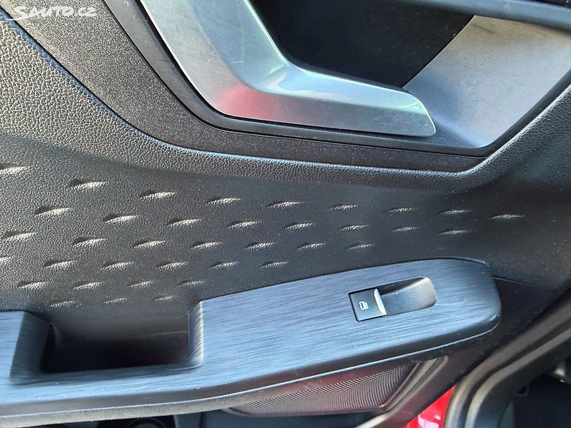 Ford Kuga 2,0 EcoBlue ST Line - fotka 25 z 29