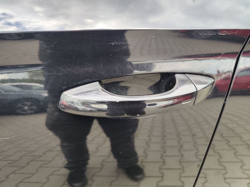 Škoda Superb 2.0 TDi/147kW Scout DSG 4x4 - fotka 12 z 39