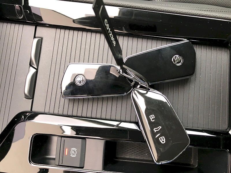 Škoda Superb (2024) COMBI 2.0 TDI - 142 KW, L&K, A - fotka 18 z 28
