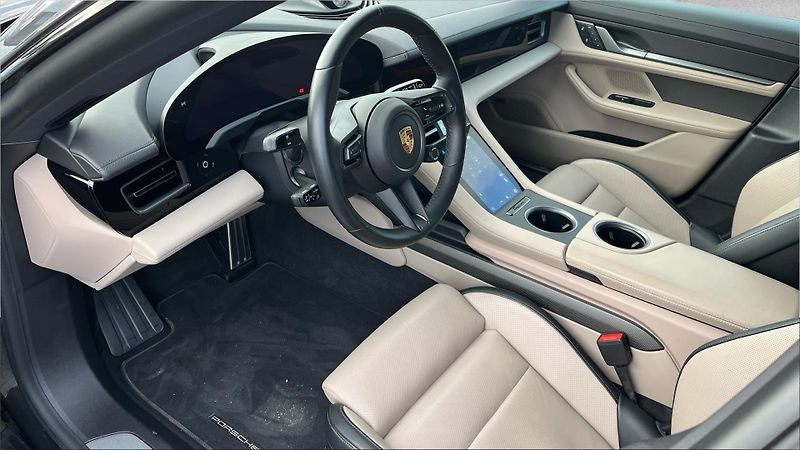 Porsche Taycan 4 Cross Turismo - fotka 15 z 30