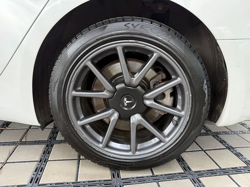 Tesla Model 3 SR Plus REZERVACE - fotka 7 z 39