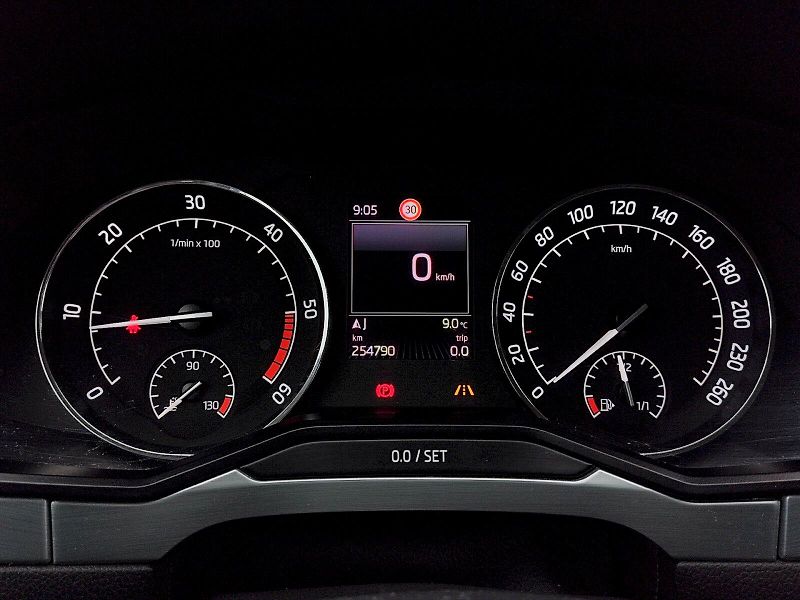 Škoda Superb (2015) Combi Ambition Business  2,0 T - fotka 7 z 36