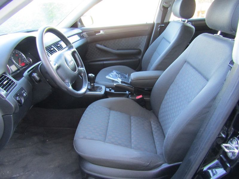Audi A6 (2003) 1.9 TDI 96kW 2 SADY PNEU - fotka 19 z 33