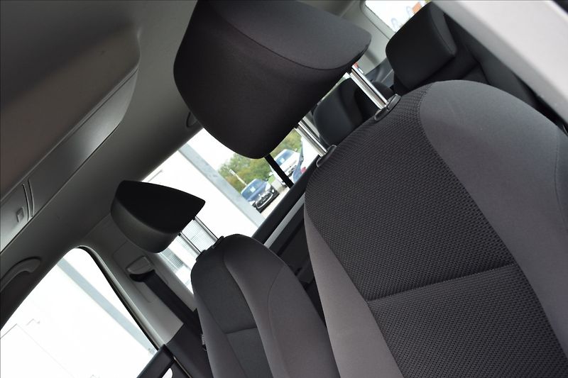 Volkswagen Touran 1,4 i 103KW AUTOMAT TAŽNÉ NAVI - fotka 21 z 44