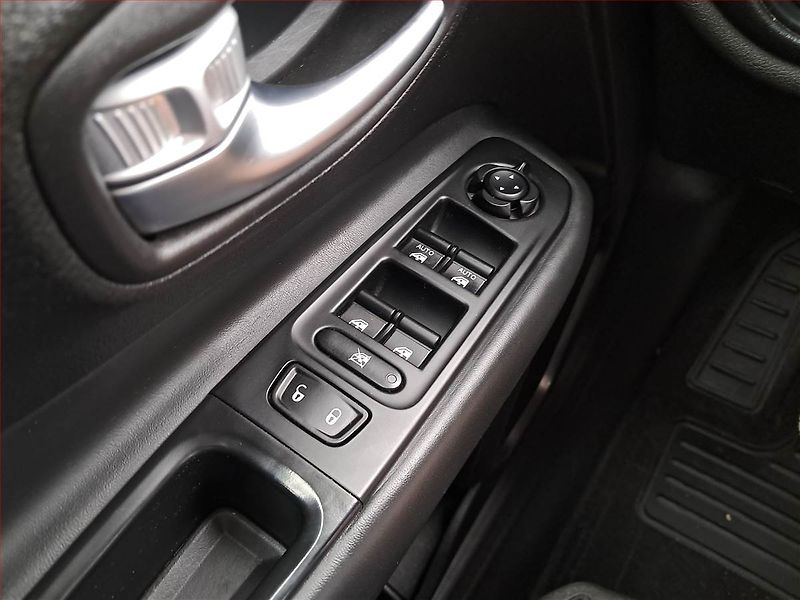 Jeep Renegade (2019) Limited 1.3 T-GDI, Automat - fotka 18 z 23