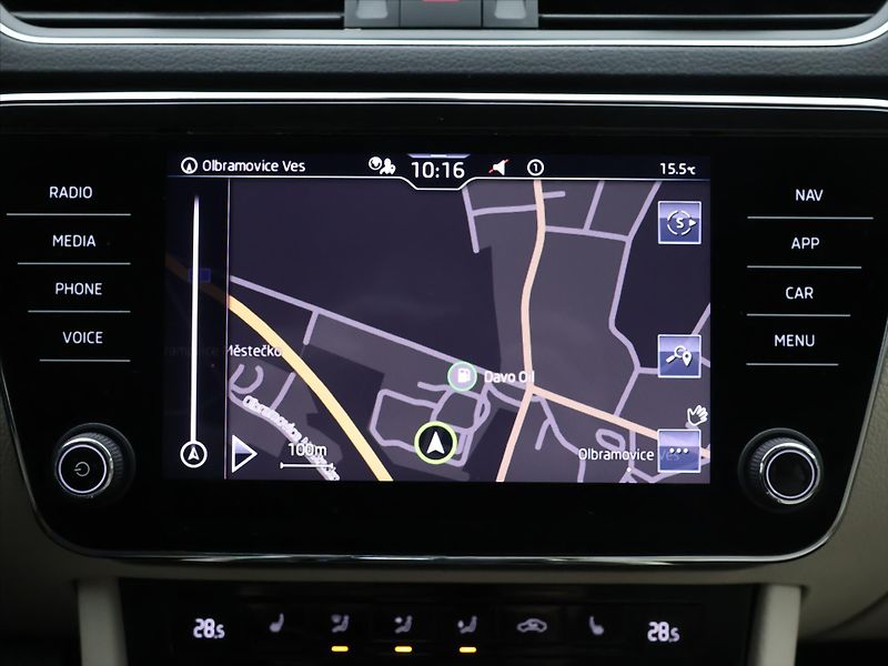 Škoda Superb 2,0 TDI DSG CZ Style 1.Maj DPH - fotka 21 z 30