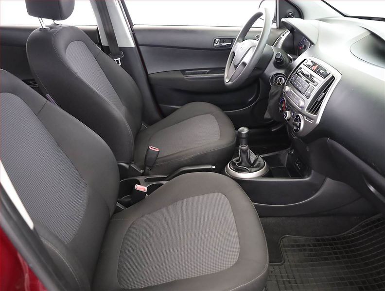Hyundai i20 (2014) 1.2, Serv.kniha - fotka 7 z 12