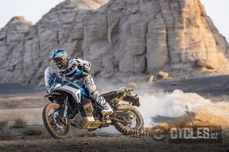 CFMOTO (2026) 1000 MT-X - fotka 13 z 26