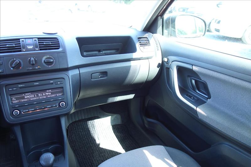Škoda Fabia 1,2 TSi 63KW, KLIMA, ACTIVE. - fotka 18 z 27