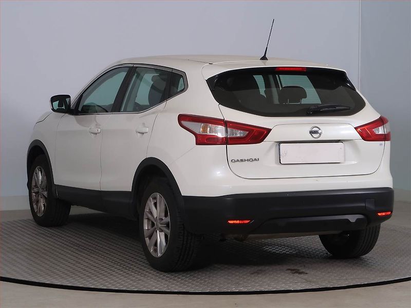 Nissan Qashqai (2017) 1.2 DIG-T, ČR,1.maj - fotka 4 z 17