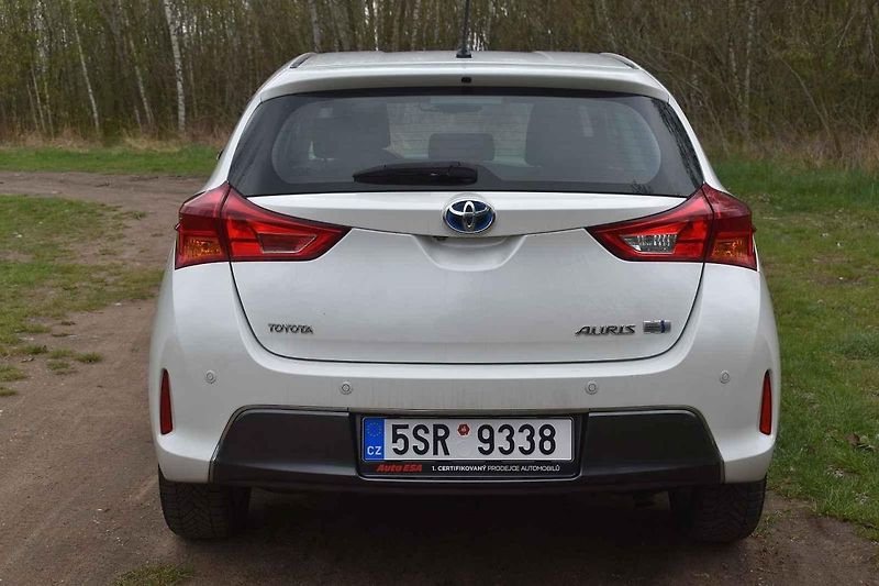 Toyota Auris hybrid je dlouhověká ojetina s nízkou spotřebou