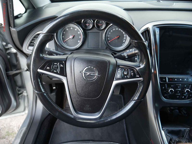 Opel Astra (2012) 1.4 Turbo, servis.kniha - fotka 14 z 18