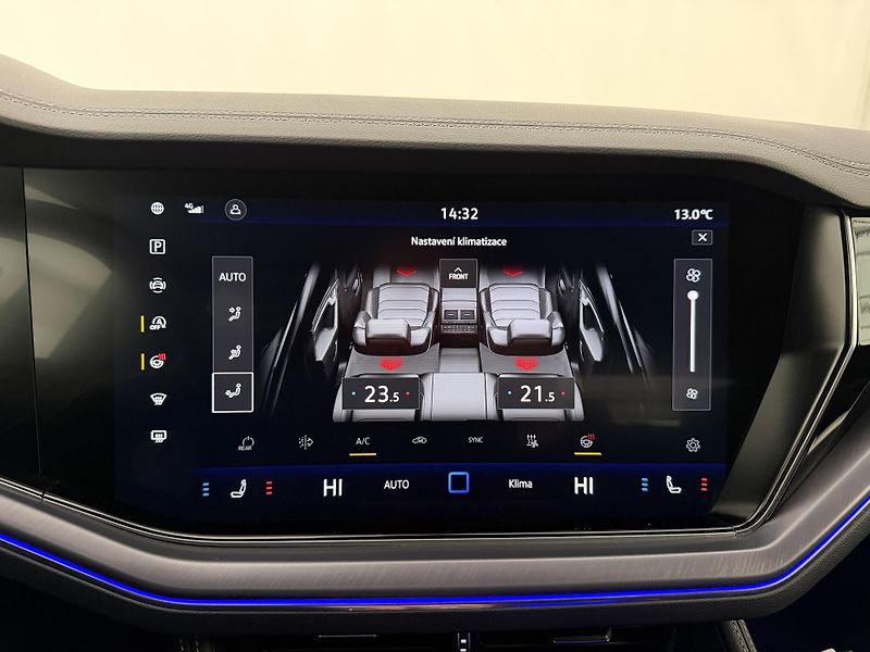 Volkswagen Touareg 3.0Tdi*1-MAJ*DPH*HUD*R-LINE* - fotka 30 z 47