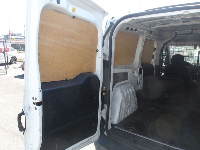Fiat Dobló cargo 1,4i ČR 1.MAJ.! -21%DPH !!! - fotka 23 z 33