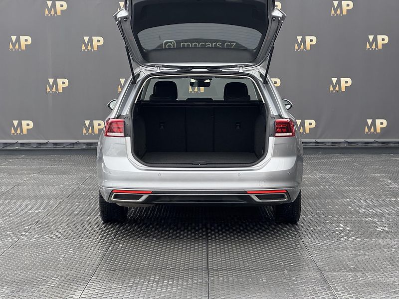 Volkswagen Passat (2020) 1.5TSi DSG Elegance, ČR, 360° - fotka 9 z 46