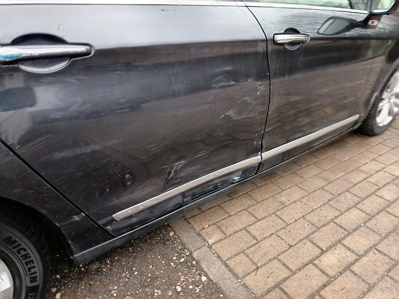Citroën C5 (2011) 1.6i Automat - fotka 19 z 43