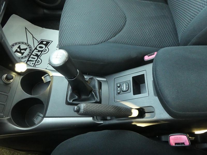 Toyota RAV4 (2006) 2.0i 112kW REZERVOVANO - fotka 21 z 28