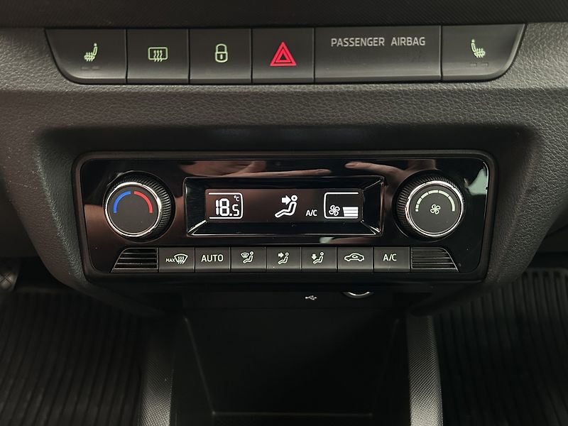 Škoda Fabia 1.0 TSI  Ambition   Plus - fotka 13 z 29