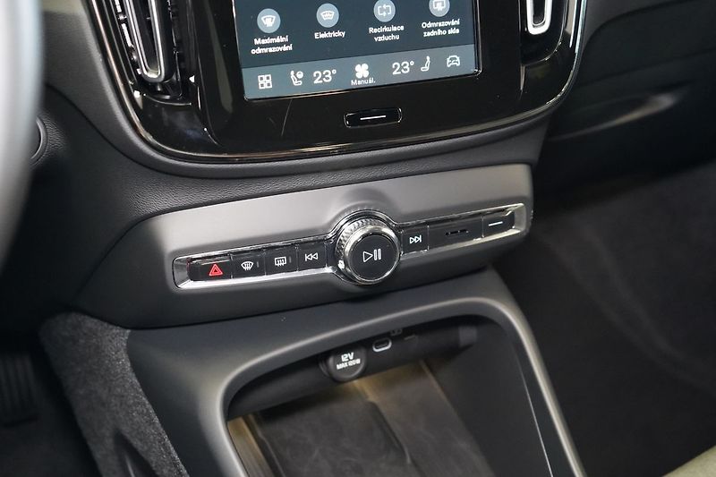 Volvo XC40 B4 PLUS Dark, 360°, LED Pixel - fotka 33 z 42