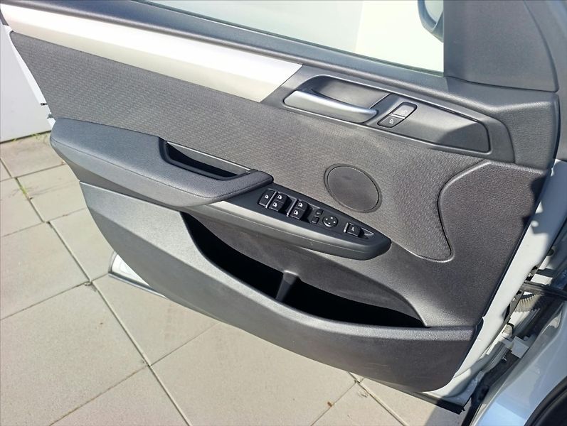 BMW X3 2,0 d X-Drive Aut.,Navi,Bi-xen - fotka 12 z 36