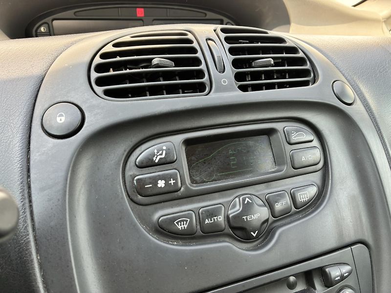 Citroën Xsara Picasso 1.6 i 100k - fotka 17 z 19