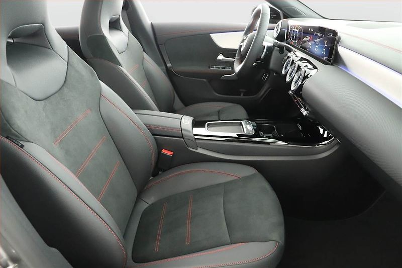 Mercedes-Benz CLA (2025) 180 d, AMG Line - fotka 7 z 24
