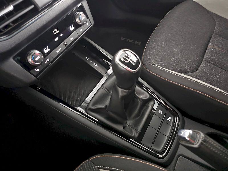 Škoda Scala (2023) 1.0TSi 81kW STYLE PLUS - fotka 25 z 32