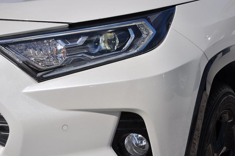 Toyota RAV4 2.5 Hybrid 131kW 4x4 Kůže - fotka 19 z 21