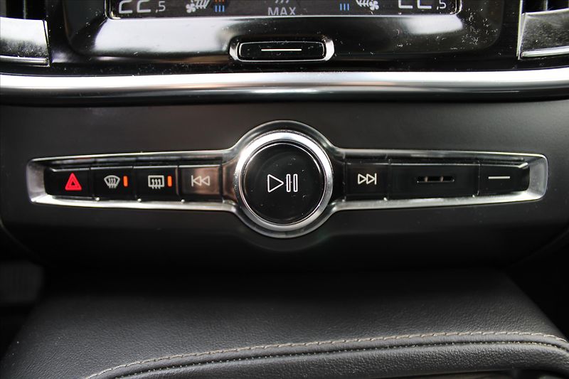 Volvo V90 2.0 B5 173kW AWD INSCRIPTION - fotka 19 z 30