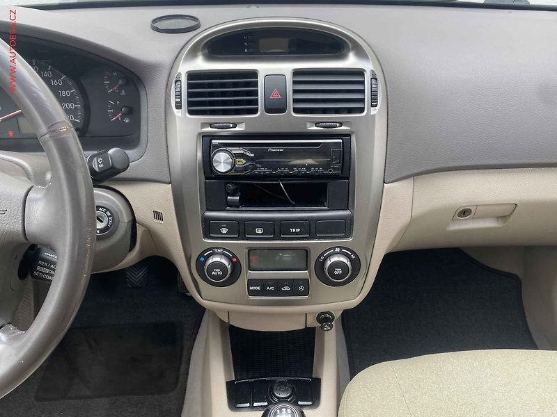 Kia Cerato (2005) 2.0i, AC - fotka 12 z 15