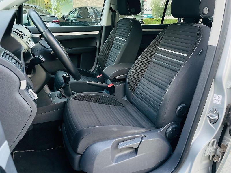 Volkswagen Touran 2.0TD MANUÁL 1MAJITEL SERVISKA - fotka 32 z 49