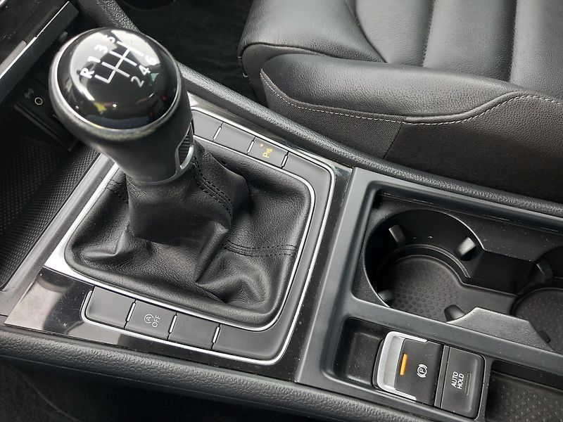 Volkswagen Golf (2013) VII 2,0TDi 110kw 1.MAJITEL - fotka 29 z 39