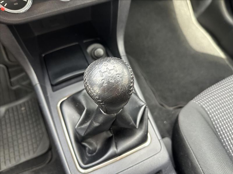 Mitsubishi Lancer 1,6 33 tis KM !! TOP STAV !! - fotka 18 z 27