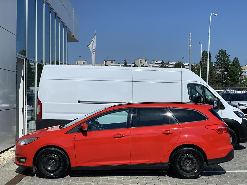 Ford Focus TREND 1.0 EcoBoost 92kW MAN6 - fotka 14 z 20