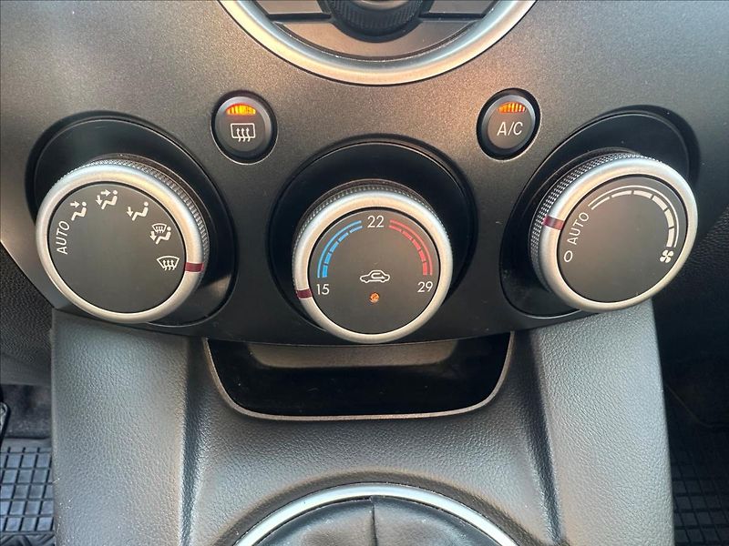 Mazda 2 1,4 i MT - fotka 18 z 19