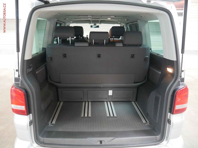 Volkswagen Multivan (2015) 2.0 TDi, Comfortline, navi - fotka 7 z 21