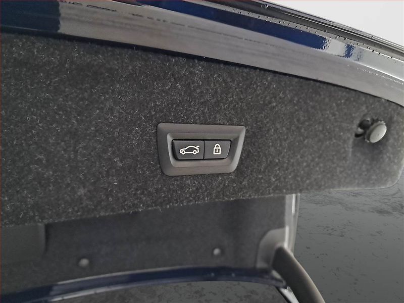 BMW Řada 3 (2021) 330 e xDrive - fotka 17 z 24