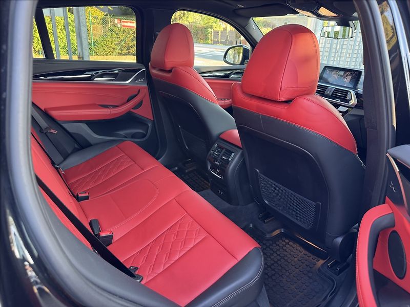 BMW X4 M40i - fotka 31 z 36