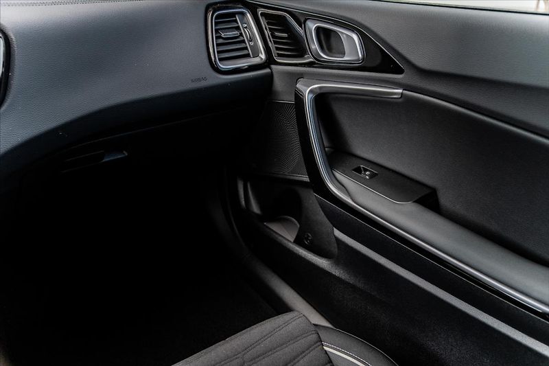Kia ProCeed 1,5 T-GDi GPF  GT LINE PLUS - fotka 21 z 23